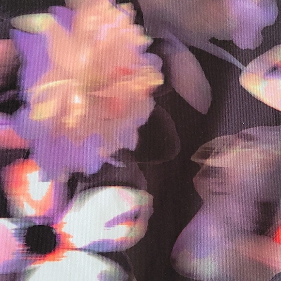 NWOT- 3 Flower Power 3 Pack leggings - Picture 13 of 14